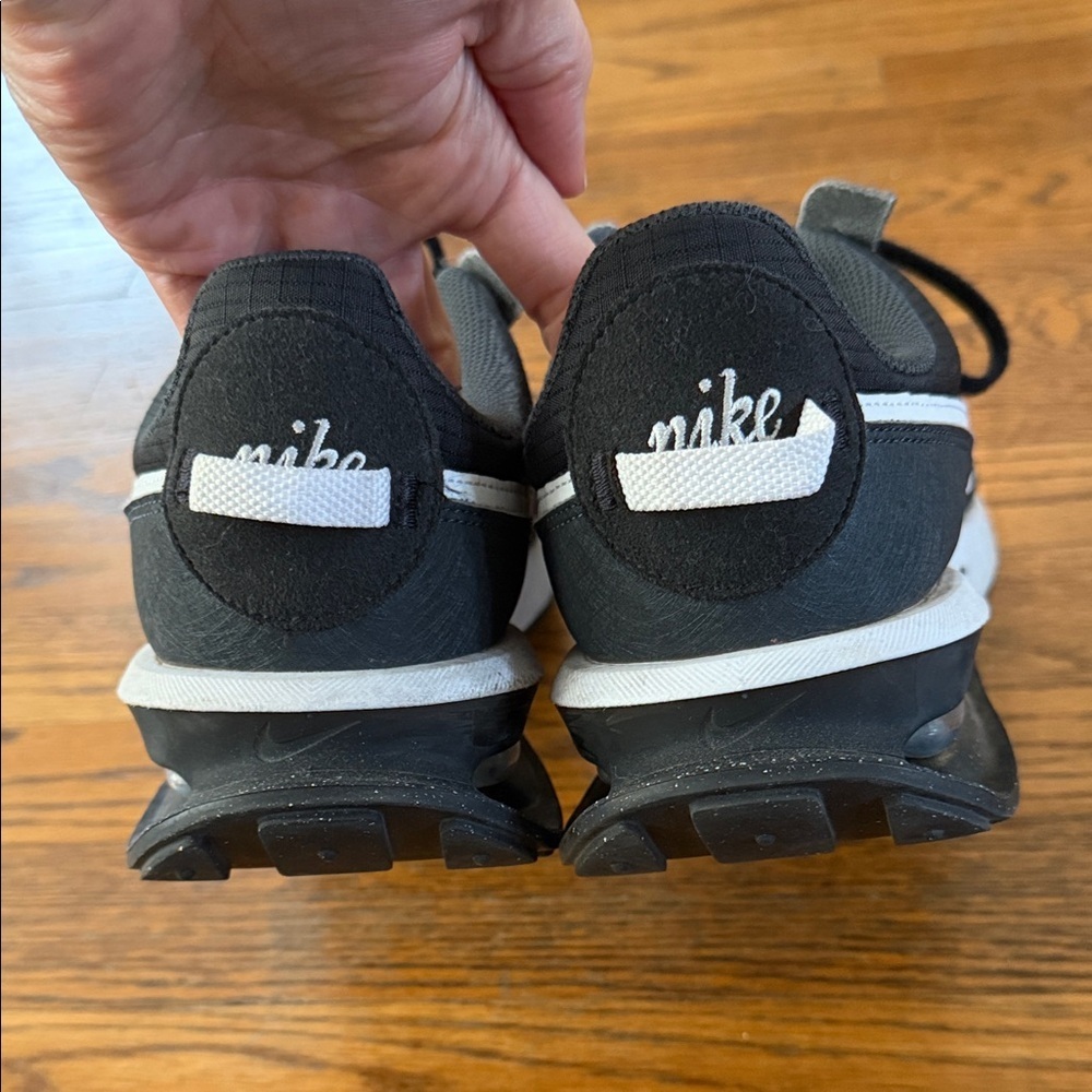 Nike Black and White Men's Athletic Running Shoes - Picture 4 of 6